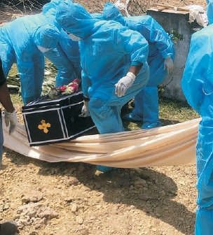 KUT volunteers in protective gear distributing provisions during the COVID-19 pandemic.